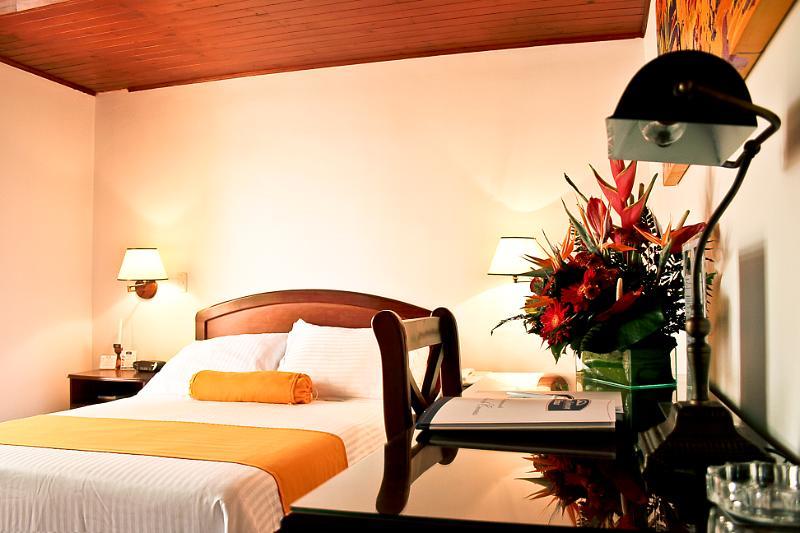 Hotel Emaus Богота Экстерьер фото
